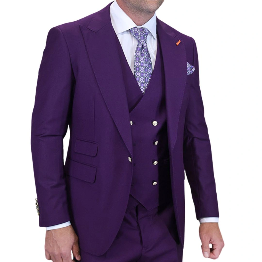 Aether Crest: Elegante Trío Ciruela, Traje Moderno. ¡Impacto Garantizado!